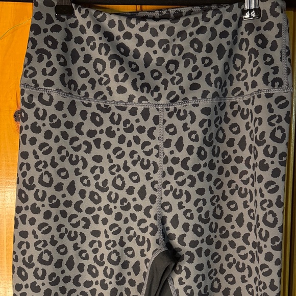 Allfenix Gray Leopard Print Athletic Leggings - Picture 2 of 9